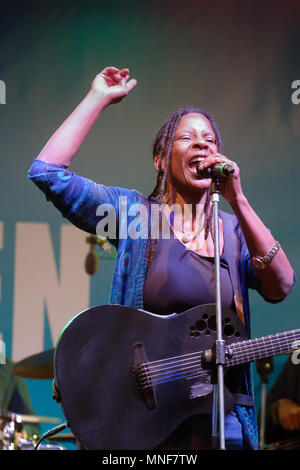 Konzert der Karibik christian Pop Sängerin Judy Bailey an die 101 deutschen Katholischen Kirche Kongress in Münster/Deutschland. Judy Bailey lebt in Deutschland. Stockfoto