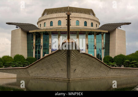 National Theater in Budapest. Das ist das neue Gebäude der Ungarischen Nationaltheater. Sie steht in Budapest am Ufer der Donau Stockfoto