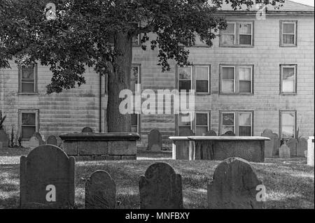 Salem, Massachusetts, USA - 14. September 2016: Begräbnis Punkt Friedhof, auch als Charter Street Cemetery bekannt, geht zurück bis mindestens 1637. Ein Rest Stockfoto