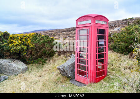 Abgebrochene British Telecom Phone Booth in ländlichen Schottland Stockfoto