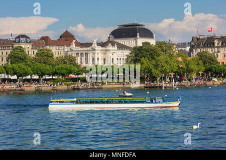 Zürich, Schweiz - 11. Mai 2018: die Ufer des Zürichsees in der Stadt Zürich, das Opernhaus Zürich. Zürich ist die größte Stadt in Stockfoto