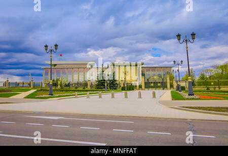 MINSK, Weißrussland - Mai 01, 2018: Der Palast der Republik ist ein weißrussischen kulturellen und geschäftlichen Zentrum entfernt auf dem Oktoberplatz in Minsk. Stockfoto