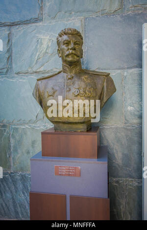 BELARUS, Minsk - Mai 01, 2018: Indoor Blick auf gesteinigt Statue innerhalb des Großen Vaterländischen Krieges Ausstellungen des Museums in Minsk. Stockfoto