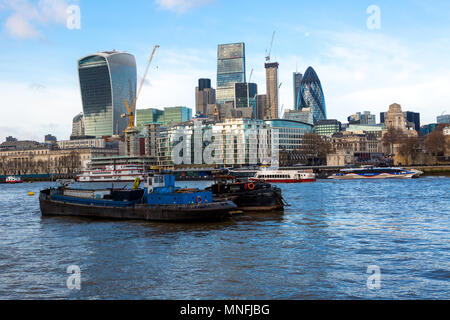 City of London, Financial Services Unternehmen Zentrale, die Leadenhall Building, The Gherkin Blick von der Südseite der Themse, London, UK, 11 D Stockfoto