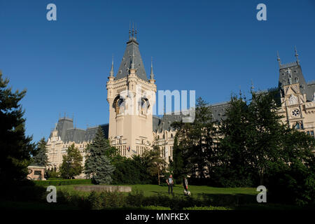 Vorderansicht der Palast der Kultur, der Verwaltung und der Justiz Palast bis 1955, wenn sein Ziel geändert wurde, werden die vier Museen heute United unter dem Namen Moldawien nationaler Museumskomplex in Iasi zugewiesen wird auch als iasi oder Iassy die zweitgrößte Stadt in Rumänien genannt serviert. Stockfoto