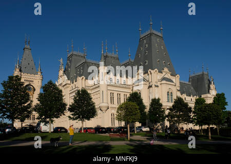 Blick auf den Palast der Kultur, der Verwaltung und der Justiz Palast bis 1955, wenn sein Ziel geändert wurde, werden die vier Museen heute United unter dem Namen Moldawien nationaler Museumskomplex in Iasi zugewiesen wird auch als iasi oder Iassy die zweitgrößte Stadt in Rumänien genannt serviert. Stockfoto