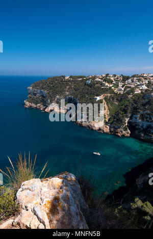 Aussichtspunkt an der Küste von Cap Negre, der perfekte Balkon in Richtung Portixol Beach und Cap Prim, Javea, Alicante, Costa Blanca, Spanien Stockfoto