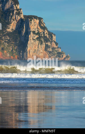 El Pescador Leuchtturm von La Salvé Strand, Laredo, Biscaya, Kantabrien, Spanien, Europa Stockfoto