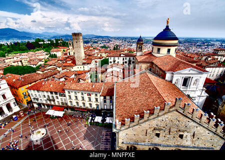 Bergamo Mailand Italien von oben. HDR-künstlerischen Luftbild. Stockfoto