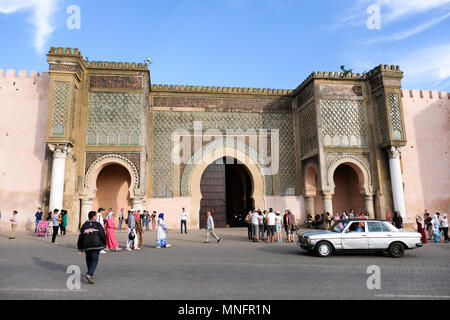 Meknes altes Stadttor mit traditioneller Architektur - Marokko Stockfoto
