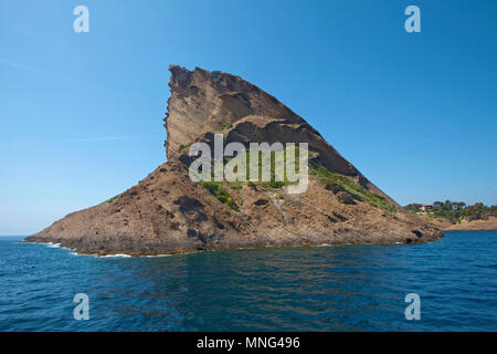 Cap de L'Aigle oder Bec d'Aigle, Klippe hinter der Werft von La Ciotat, Bouches-du-Rhône, Côte d'Azur, Südfrankreich, Frankreich, Europa Stockfoto