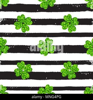 Dekorative nahtlose Muster mit schwarzen Linien und grünen Klee Blätter auf einem weißen Hintergrund. Design für St. Patrick&rsquo;s Tag. Stock Vektor