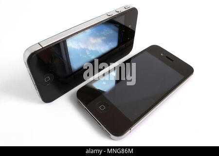 Iphone 4 und i-phone 4 s, Doppel smatphone Stockfoto