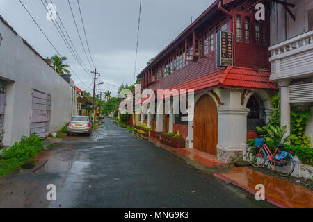 Fort Kochi Straße im Regen Stockfoto