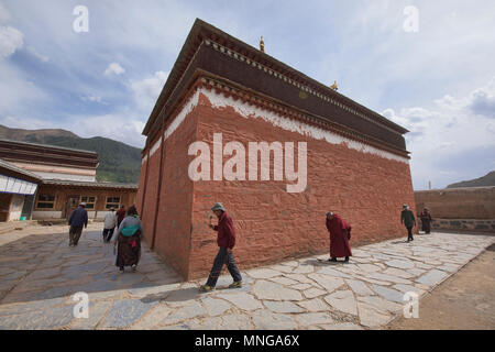 Tibetischen pilgern Kora, Labrang Monastery, Xiahe, Gansu, China Stockfoto