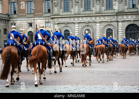 Die Royal Guards - wachablösung an der Königlichen Schloss in Stockholm, Schweden Stockfoto