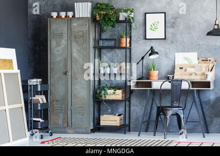 Modernes Design der industriellen kreatives Studium Zimmer Stockfoto