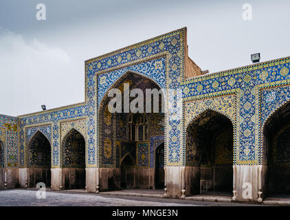 Isfahan, Iran - 23. April 2018: Historischen Imam Moschee Naghsh-e Jahan Square, Isfahan, Iran. Der Bau begann im Jahre 1611 Stockfoto