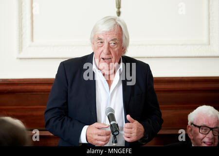 Bob Marshall-Andrews in den Oldie literarische Mittagessen 15.05.18;;;;;;;; Fotografie Neil Spence; Simpsons auf der Faser Stockfoto