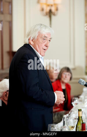 Bob Marshall-Andrews in den Oldie literarische Mittagessen 15.05.18;;;;;;;; Fotografie Neil Spence; Simpsons auf der Faser Stockfoto