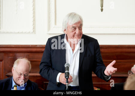 Bob Marshall-Andrews in den Oldie literarische Mittagessen 15.05.18;;;;;;;; Fotografie Neil Spence; Simpsons auf der Faser Stockfoto