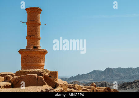 WINDCATCHER Towers ist ein traditioneller persischer architektonisches Element, natürlichen Belüftung in Gebäuden, alten Stadt Yazd Iran zu schaffen. Stockfoto