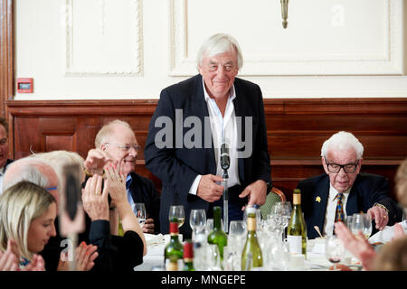 Bob Marshall-Andrews in den Oldie literarische Mittagessen 15.05.18;;;;;;;; Fotografie Neil Spence; Simpsons auf der Faser Stockfoto