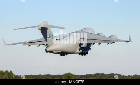 GILZE Rijen, Niederlande - Sep 7, 2016: Hungarian Air Force Boeing C-17 Globemaster III Flugzeug nehmen. Das Flugzeug gehört zu SAC und wird durch eine c verwendet werden Stockfoto