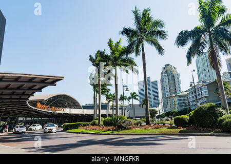 Bonifacio Global City, Taguig City, 2. April 2015: Eingang zum Markt Markt Mall in Bonifacio Global City Stockfoto