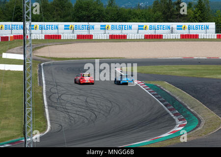 Mercedes-AMG GT3 und Opel Astra OPC-Cup, Nürburgring 24h Rennen | Mercedes-AMG GT3 und Opel Astra OPC-Cup, 24 Stunden Rennen, Nürburgring Stockfoto