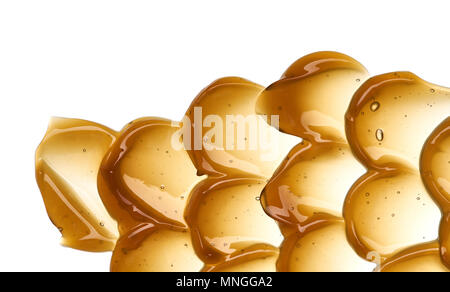 Transparent Gelb Ausstrich von Face Cream oder goldenen Honig auf weißem Hintergrund. Golden cremigen Honig Textur auf weißem Hintergrund Stockfoto