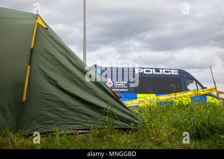 Die Proteste an der Caudrilla Shale Gas Exploration site an Preston New Road, in der Nähe von Little Plumpton. Das Unternehmen hat die erste horizontal gut im Schiefer bereit für Test fracking später in diesem Jahr zu beginnen gebohrt abgeschlossen. Das Unternehmen hat den ersten Horizontal gut im Schiefer für Test fracking später dieses Jahr fertig gebohrt abgeschlossen. Stockfoto