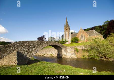 Abonnement Brücke, Stow mit St Maria von Wedale Kirche hinter. Auch als packesel Brücke bekannt. Stockfoto