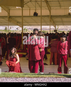 RAJNEESHPURAM OREGON, USA - Rajneeshees, Anhänger von religiösen Sektenführer Bhagwan Shree Rajneesh, umfassen. 1982 Stockfoto