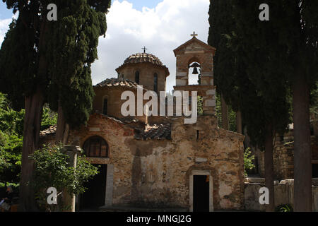 Kloster Kaisariani in Athen. Erbe der britische Thronfolger Prinz Charles und seine Frau Camilla, Herzogin von Cornwall zahlen einen dreitägigen Besuch Stockfoto