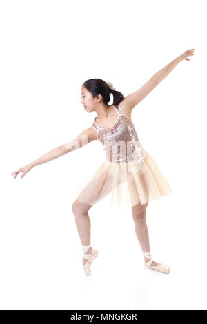 Jungen asiatischen Ballerina ein Ballett pointe Bewegung. Auf weissem Hintergrund. Stockfoto