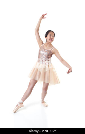 Jungen asiatischen Ballerina ein Ballett pointe Bewegung. Auf weissem Hintergrund. Stockfoto