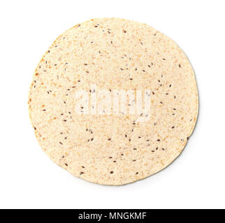 Blick von oben auf die multigrain Tortilla isoliert auf weißem Stockfoto