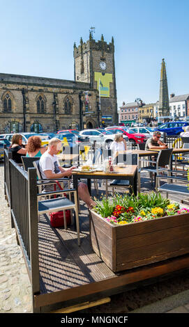 Die grüne Howards Regimental Museum in Richmond, Yorkshire. Zum Start der Tour de Yorkshire 3. Stufe 2018. Stockfoto