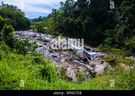 Ka Chong Wasserfall ist in Khao Chong botanischen Park auf dem Trang, Thailand Stockfoto