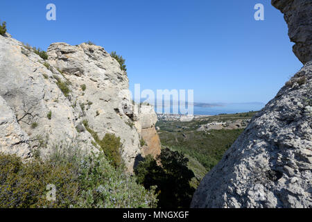 Blick in Richtung La Ciotat von Le Bau Rous Felsen auf der Route des Crêtes, Calanques National Park, La Ciotat Provence Frankreich Stockfoto