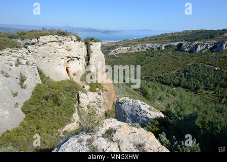 Blick in Richtung La Ciotat von Le Bau Rous Felsen auf der Route des Crêtes, Calanques National Park, La Ciotat Provence Frankreich Stockfoto