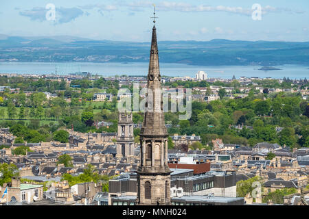 Blick auf St. Andrew's und Saint George's West Kirche Kirchturm in der New Town von Edinburgh, Schottland, Vereinigtes Königreich, Großbritannien Stockfoto