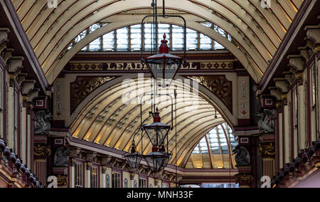 Leadenhall Market ist eine überdachte Markt in London, auf gracechurch Street Es ist einer der ältesten Märkte in London, aus dem 14. Jahrhunder t Stockfoto