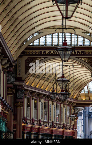 Leadenhall Market ist eine überdachte Markt in London, auf gracechurch Street Es ist einer der ältesten Märkte in London, aus dem 14. Jahrhundert. Stockfoto