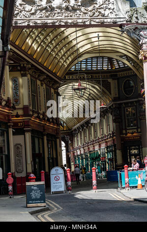 Leadenhall Market ist eine überdachte Markt in London, auf gracechurch Street Es ist einer der ältesten Märkte in London, aus dem 14. Jahrhundert. Stockfoto