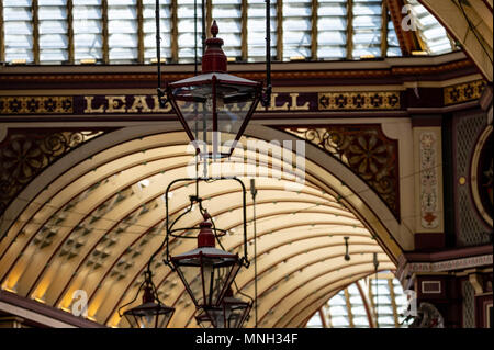 Leadenhall Market ist eine überdachte Markt in London, auf gracechurch Street Es ist einer der ältesten Märkte in London, aus dem 14. Jahrhundert. Stockfoto