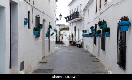 Typische Straße in Andalusien. Stockfoto