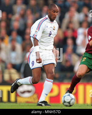 Fußball: Stade ROI Baudouin Brüssel Belgien 28.6.00, UEFA Euro 2000 Turnier, Halbfinale Frankreich (weiß) gegen Portugal (rot) 2:1------- Nicolas Anelka (Frankreich) Stockfoto