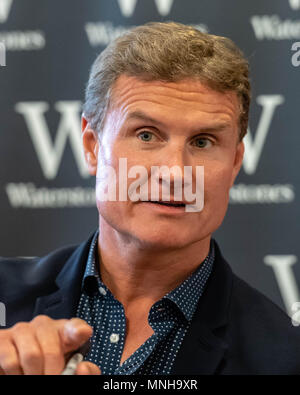 London, 17. Mai 2018 David Coulthard MBE eine Britische ehemalige Formel-1-Rennfahrer Moderator, Kommentator und Journalist. Er war zweiter in der Welt Drivers' 2001 Formel 1 Meisterschaft, fahren für McLaren. Er war die Unterzeichnung Kopien von seinem neuen Buch "Die gewinnende Formel bei Waterstones, Leadenhall Market London Credit Ian Davidson/Alamy leben Nachrichten Stockfoto